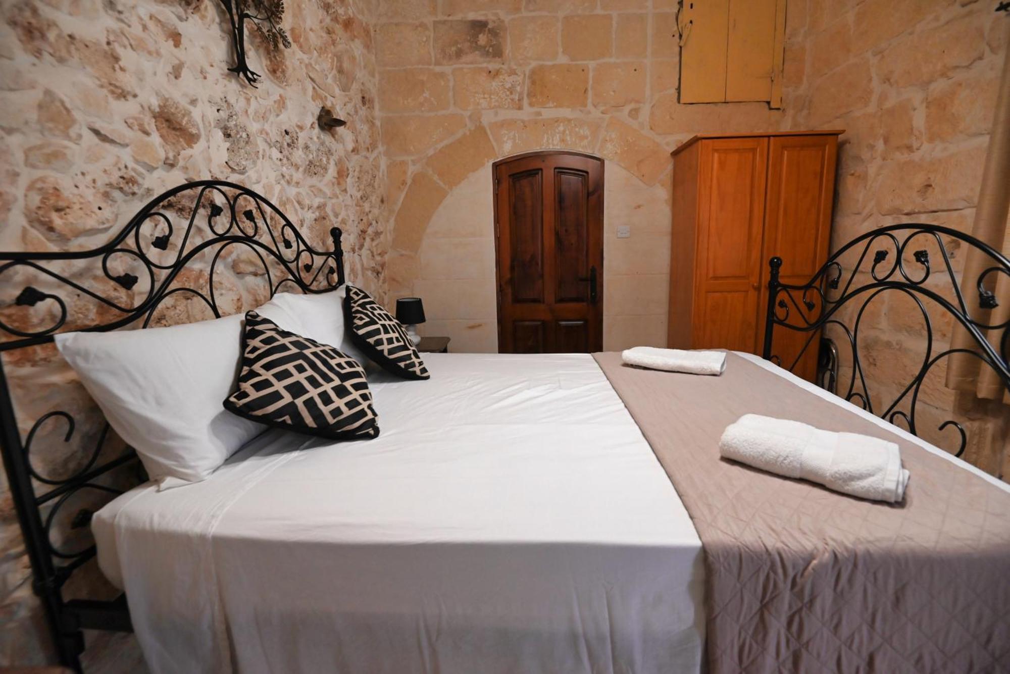 The Cloisters Bed And Breakfast Xagħra Exterior foto